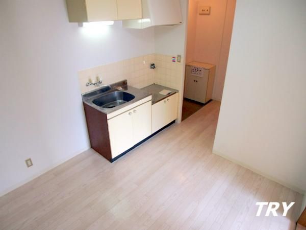 �y�����E���r���O�z�@