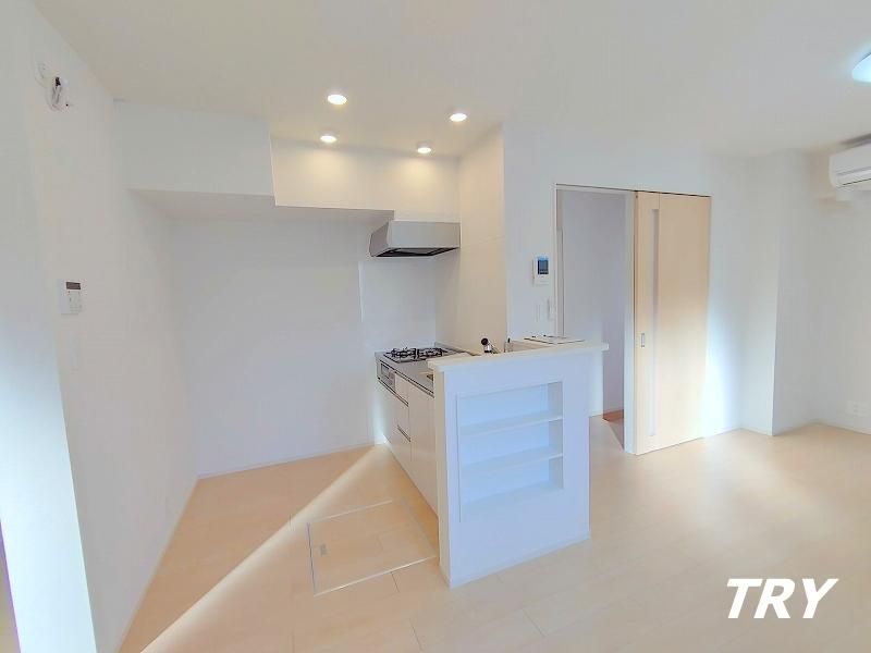 �y�����E���r���O�z�@