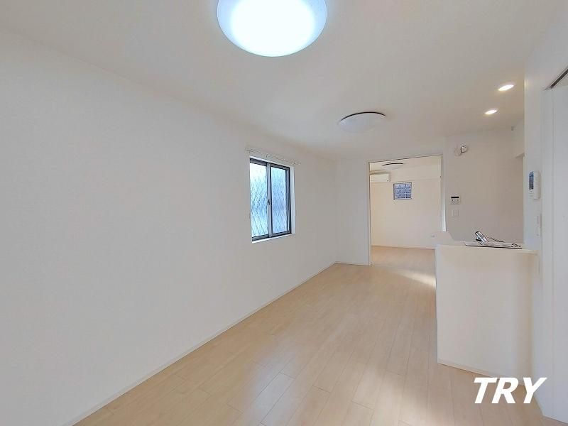 �y�����E���r���O�z�@