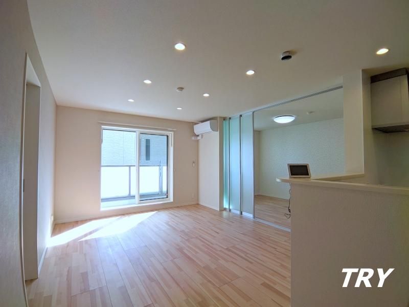 �y�����E���r���O�z�@