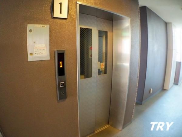 �y���̑��ݔ��z�@�G���x�[�^�[