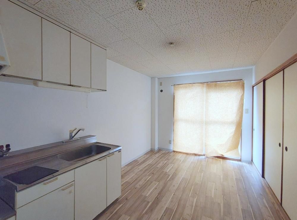 �y�����E���r���O�z�@