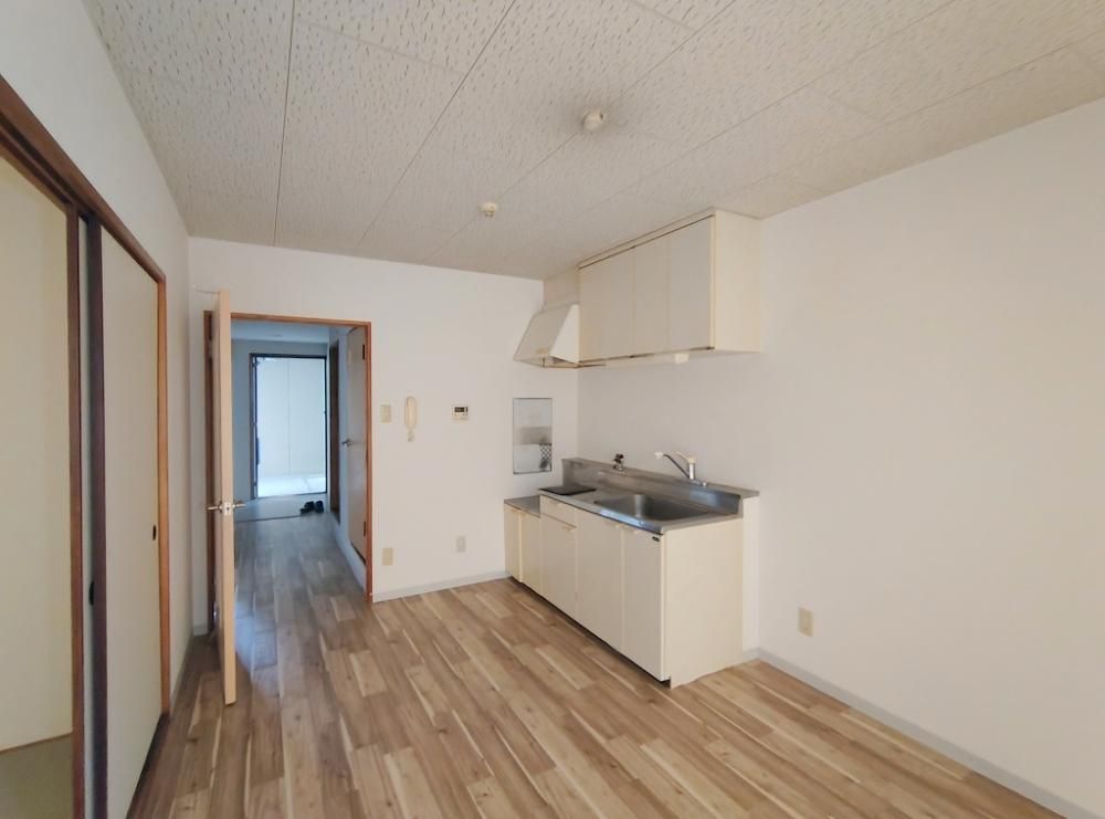 �y�����E���r���O�z�@