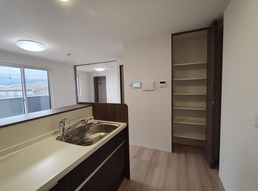 �y�����E���r���O�z�@