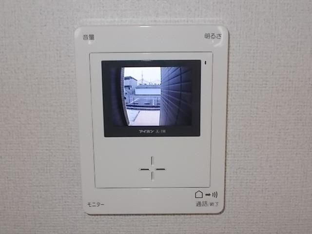 �y�Z�L�����e�B�z�@