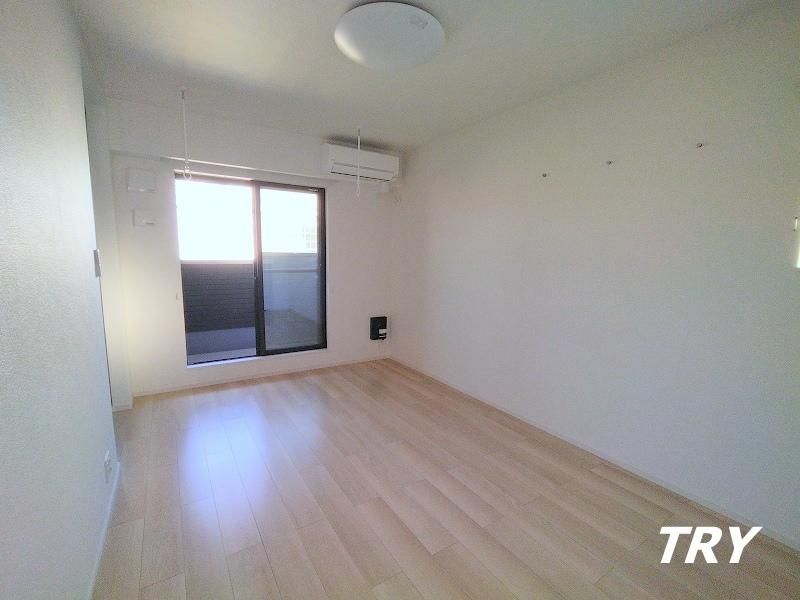 �y�����E���r���O�z�@