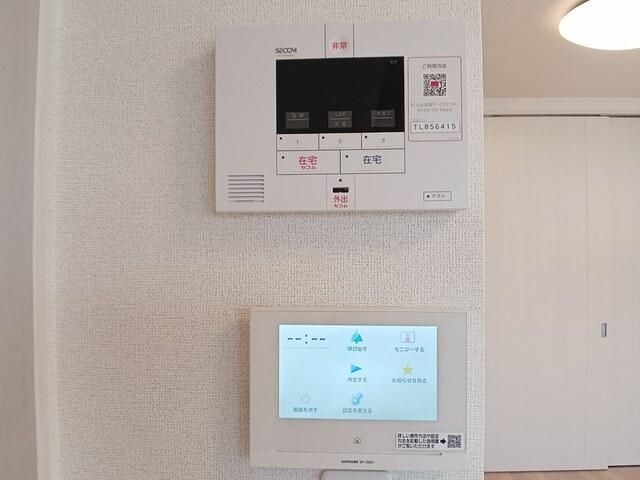 �y�Z�L�����e�B�z�@