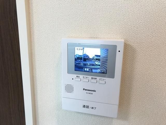 �y�Z�L�����e�B�z�@