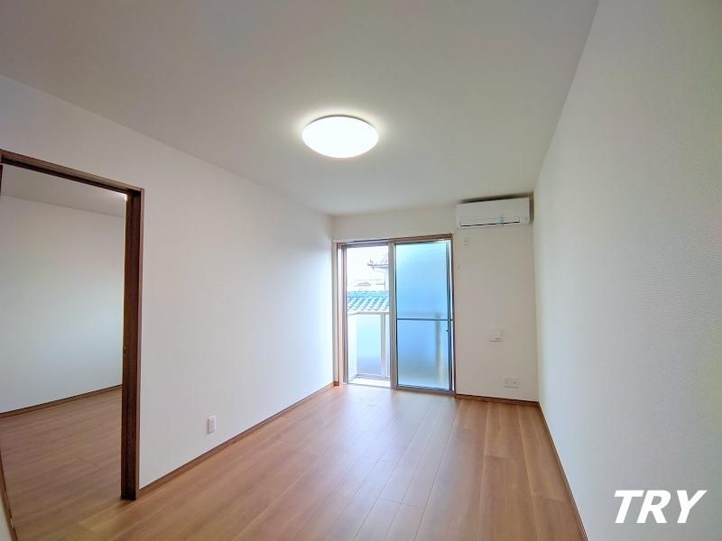 �y�����E���r���O�z�@