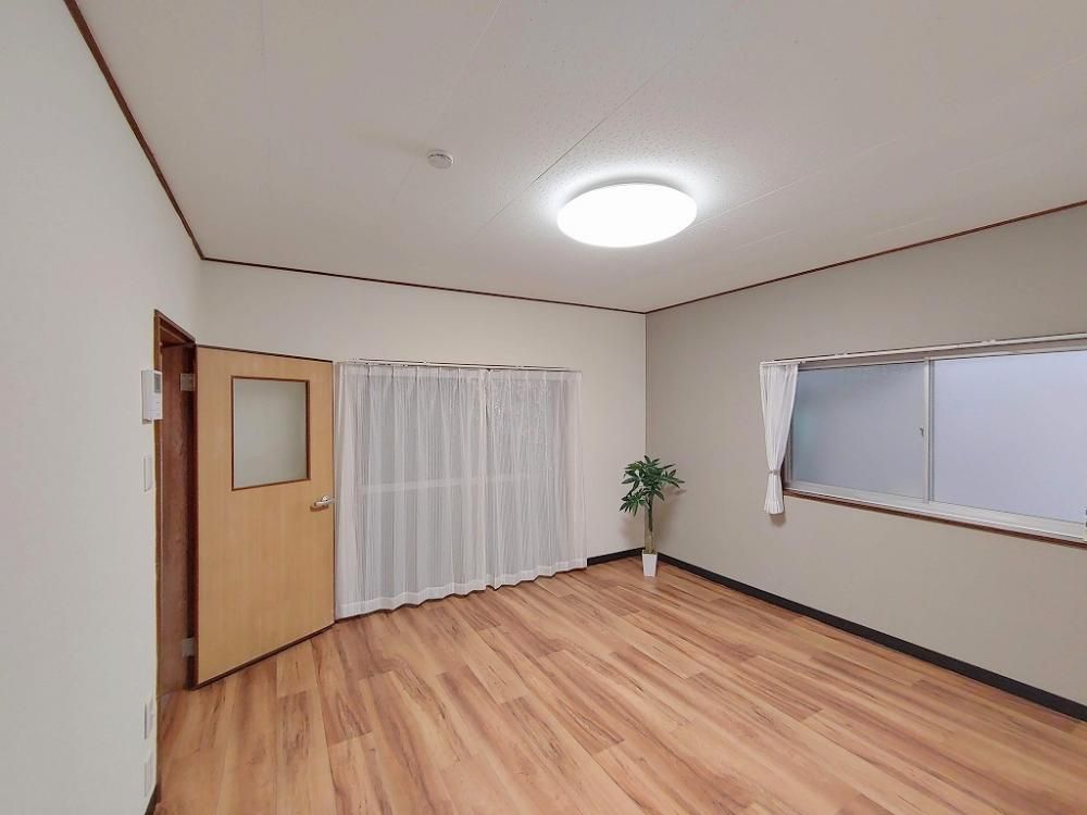 �y�����E���r���O�z�@