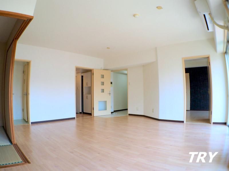 �y�����E���r���O�z�@