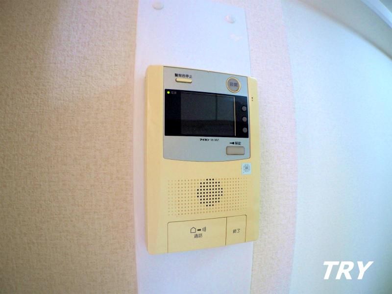 �y�Z�L�����e�B�z�@