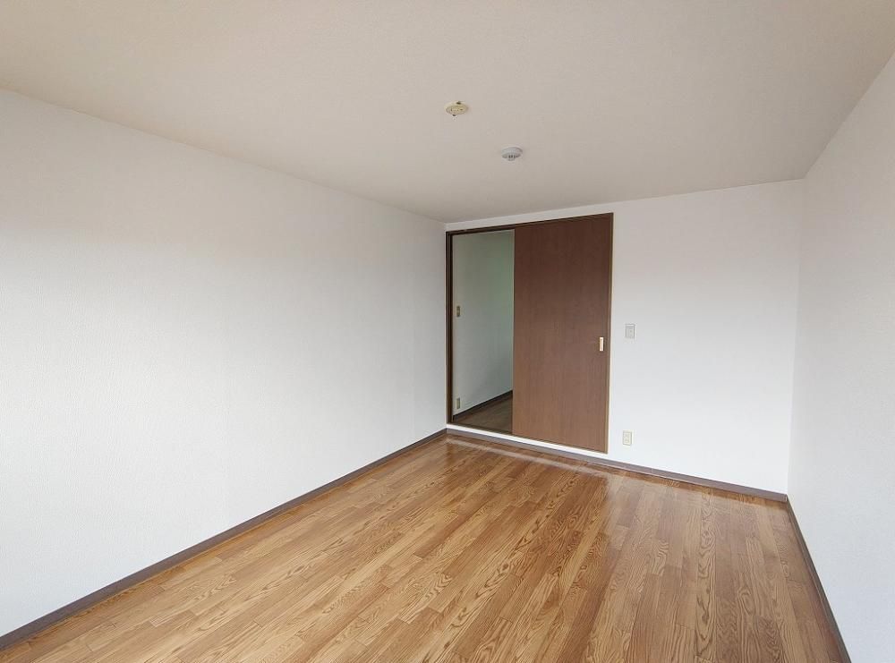 �y�����E���r���O�z�@