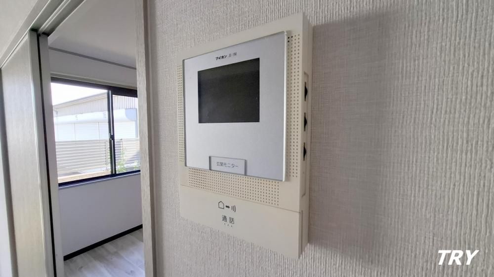 �y�Z�L�����e�B�z�@