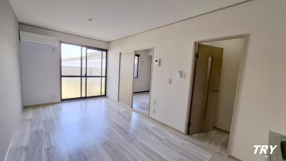 �y�����E���r���O�z�@