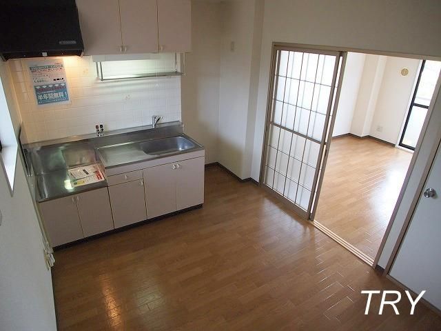 �y���ԁE���r���O�z�@�_�C�j���O