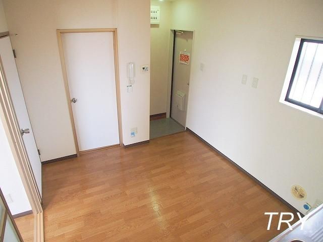 �y�����E���r���O�z�@�_�C�j���O