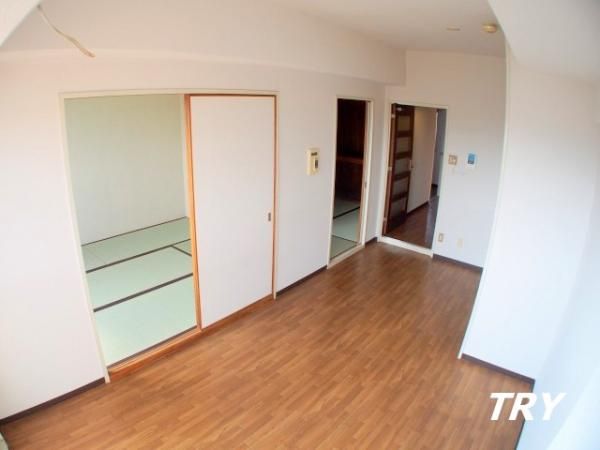 �y�����E���r���O�z�@