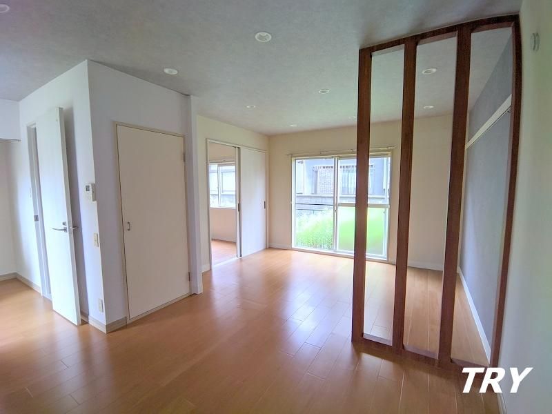 �y�����E���r���O�z�@