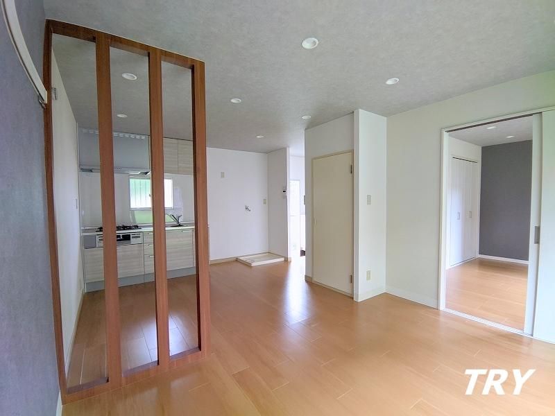 �y�����E���r���O�z�@