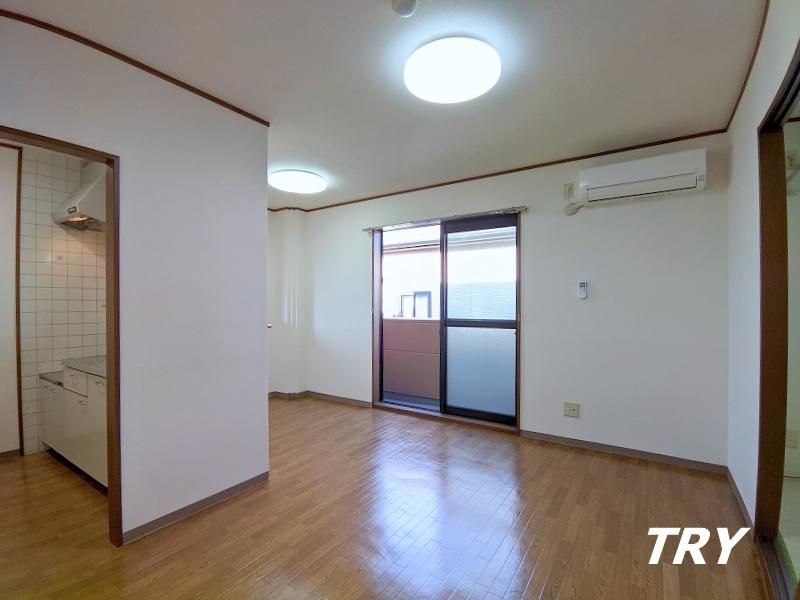 �y�����E���r���O�z�@