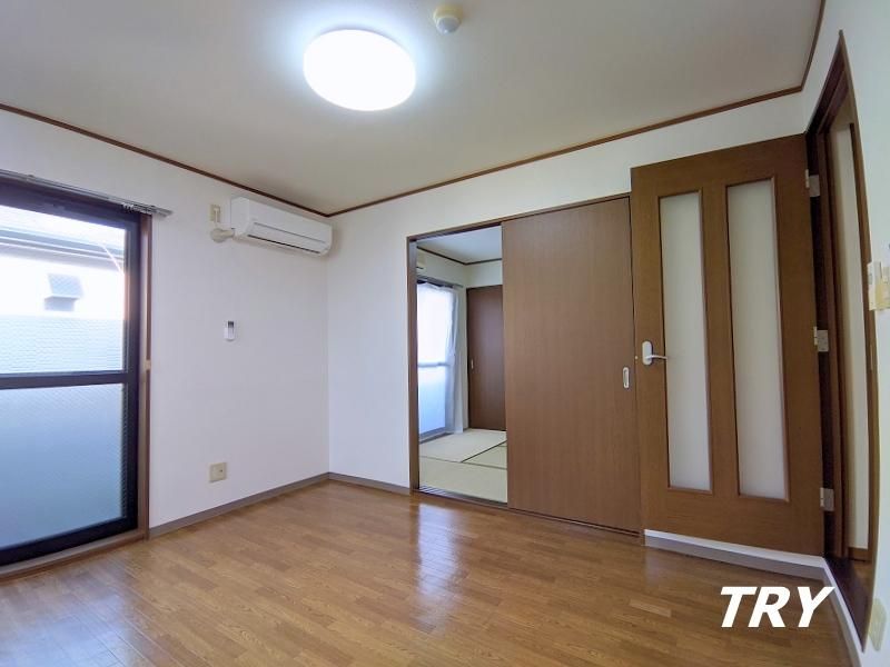 �y�����E���r���O�z�@