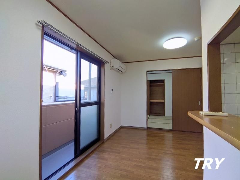 �y�����E���r���O�z�@