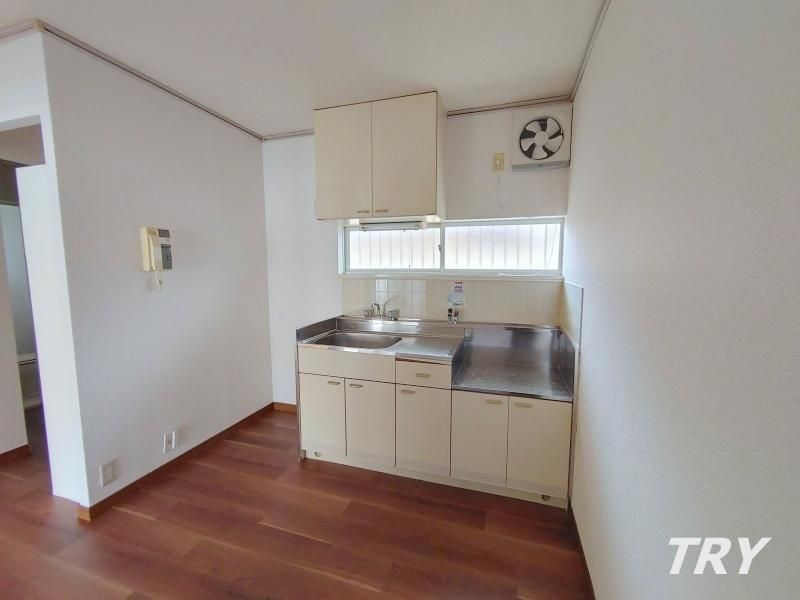 �y�L�b�`���z�@