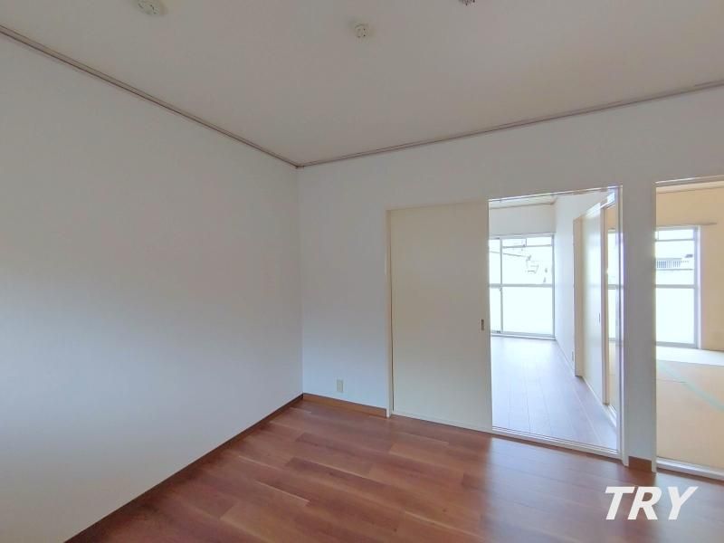 �y�����E���r���O�z�@