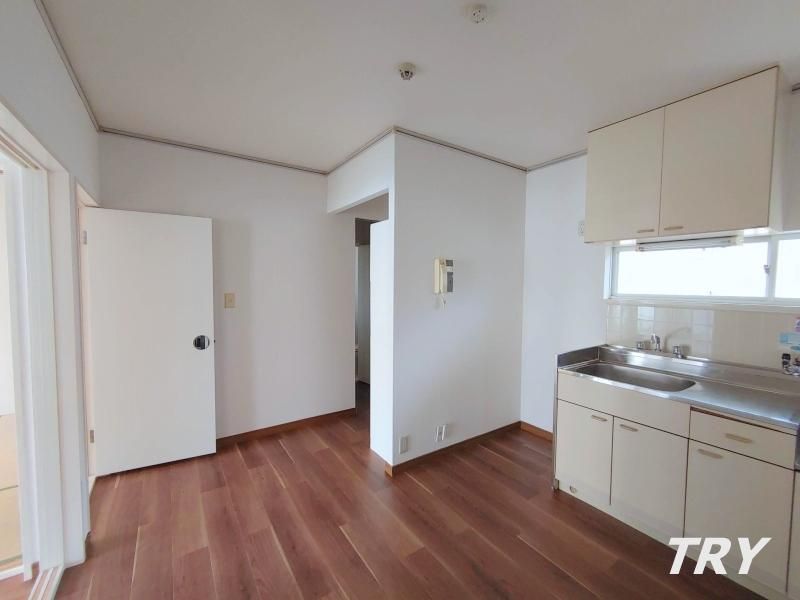 �y�����E���r���O�z�@