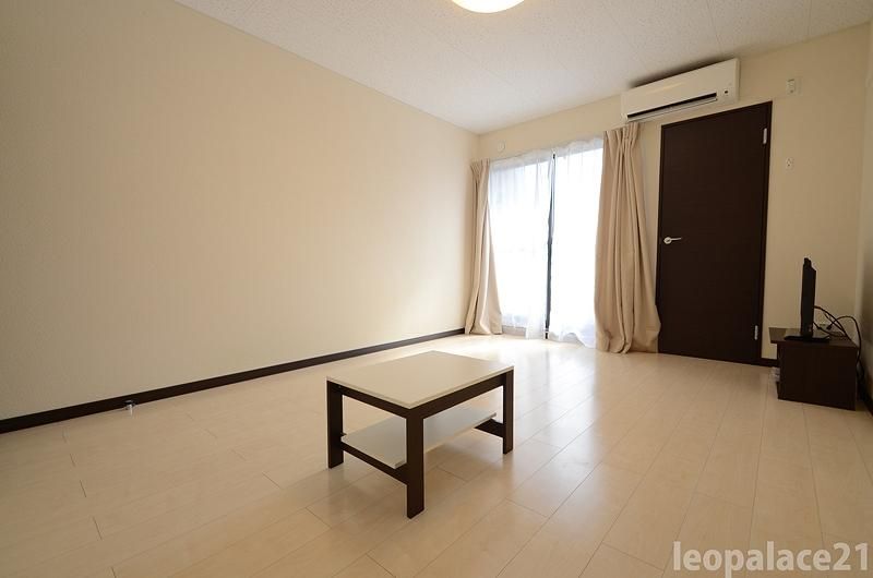 �y�����E���r���O�z�@