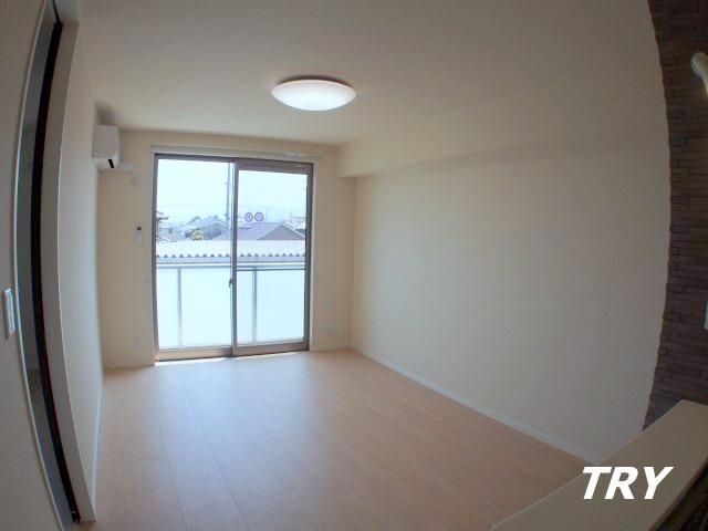 �y�����E���r���O�z�@