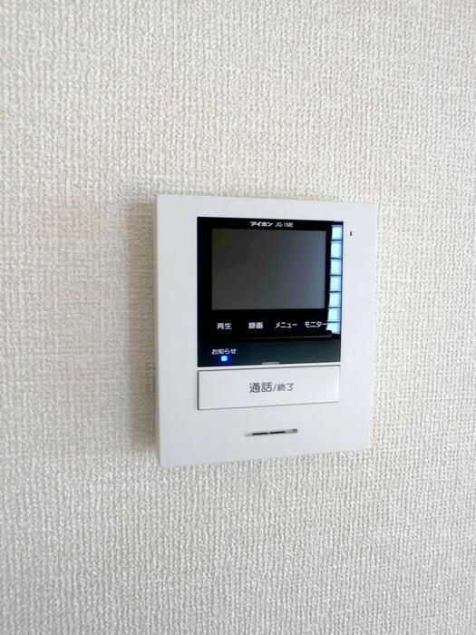 �y�Z�L�����e�B�z�@