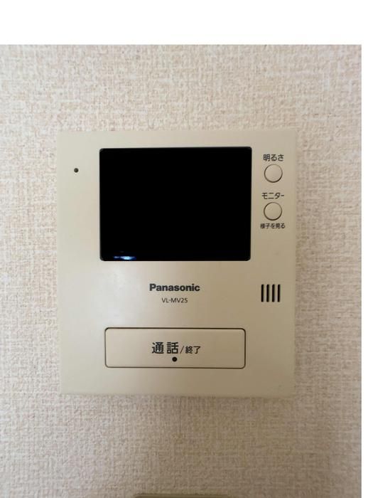 �y�Z�L�����e�B�z�@