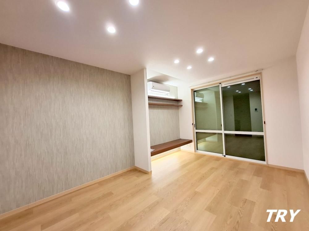 �y�����E���r���O�z�@