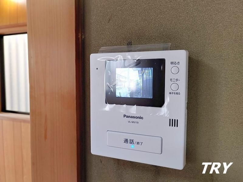 �y�Z�L�����e�B�z�@