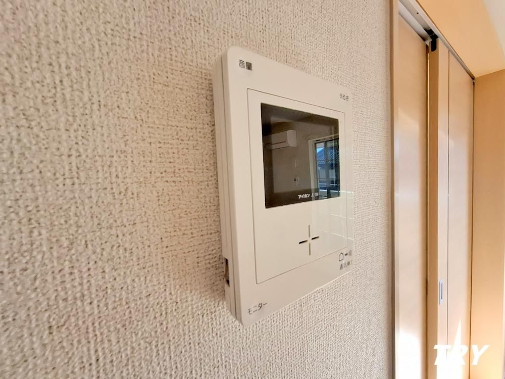 �y�Z�L�����e�B�z�@