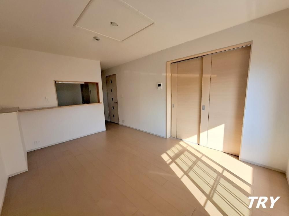 �y�����E���r���O�z�@