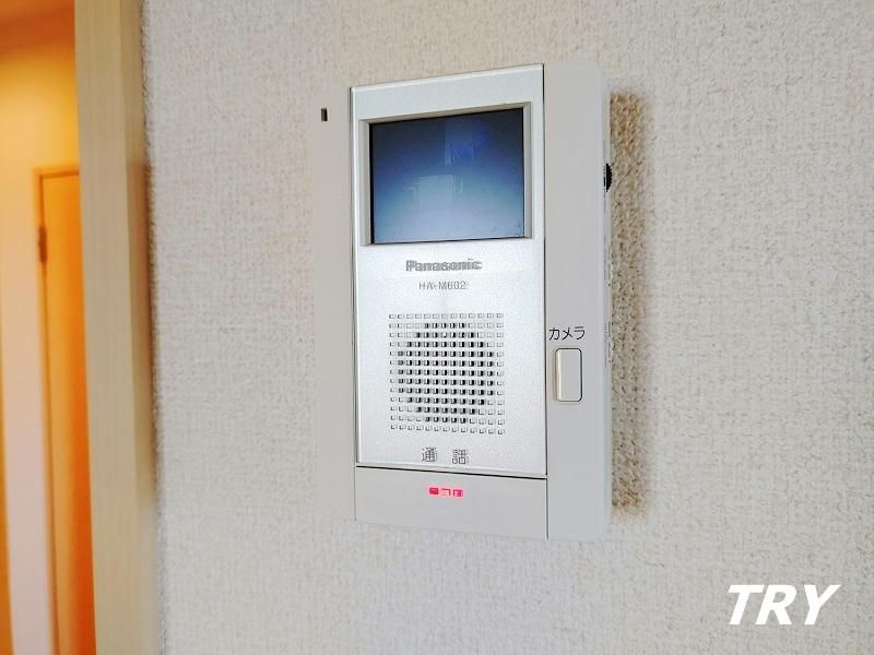 �y�Z�L�����e�B�z�@