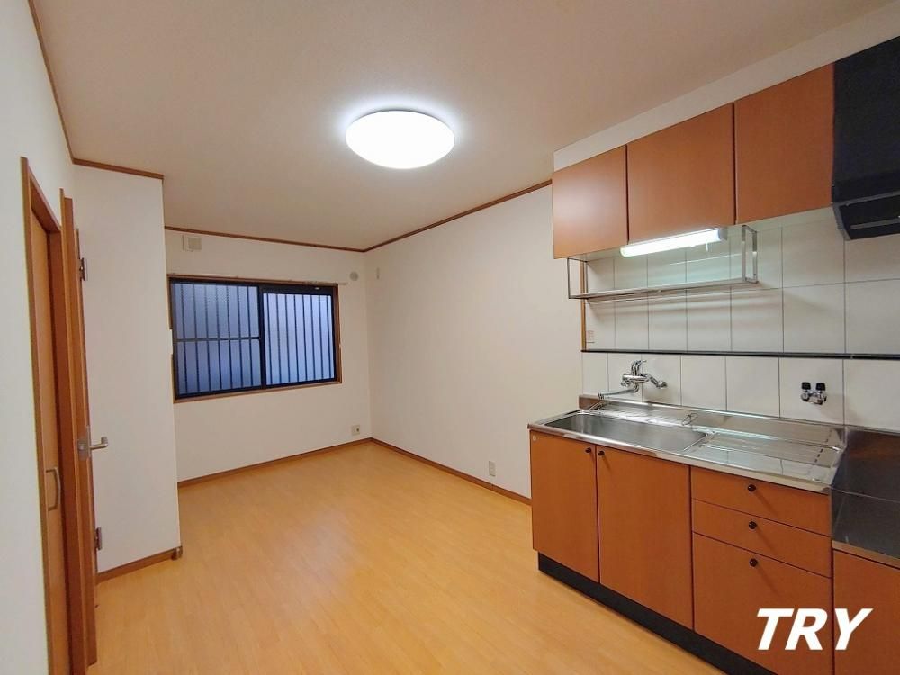 �y�����E���r���O�z�@