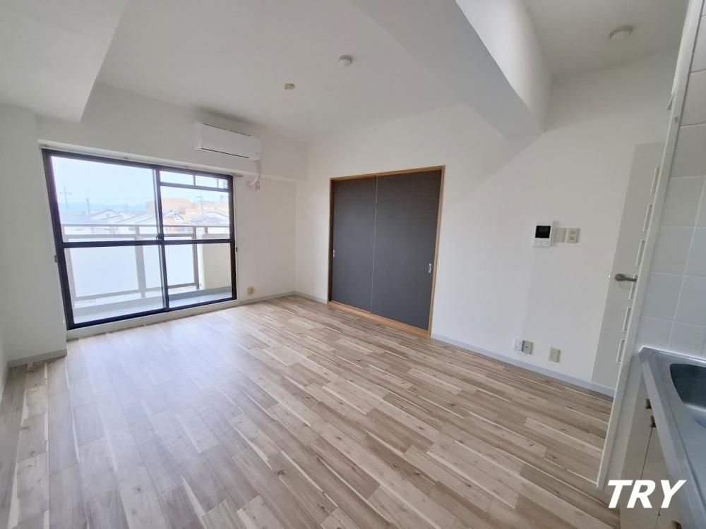 �y�����E���r���O�z�@