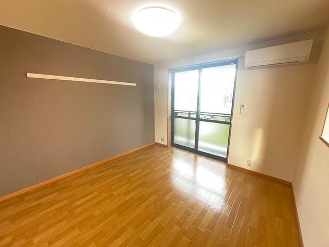 �y���ԁE���r���O�z�@