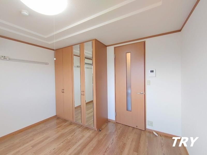 �y�����E���r���O�z�@