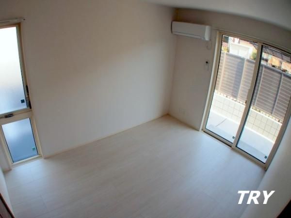 �y�����E���r���O�z�@