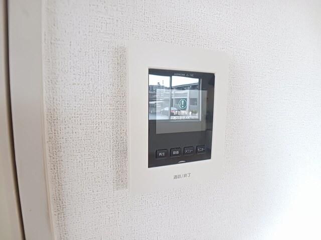 �y�Z�L�����e�B�z�@