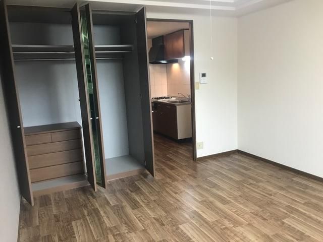 �y�����E���r���O�z�@