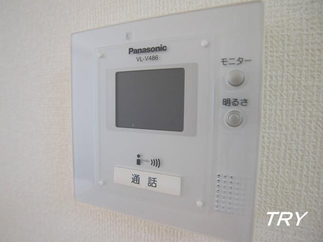 �y�Z�L�����e�B�z�@