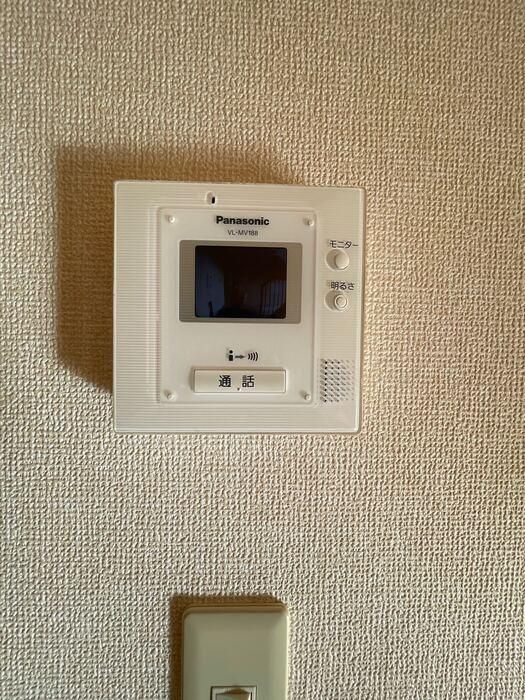 �y�Z�L�����e�B�z�@