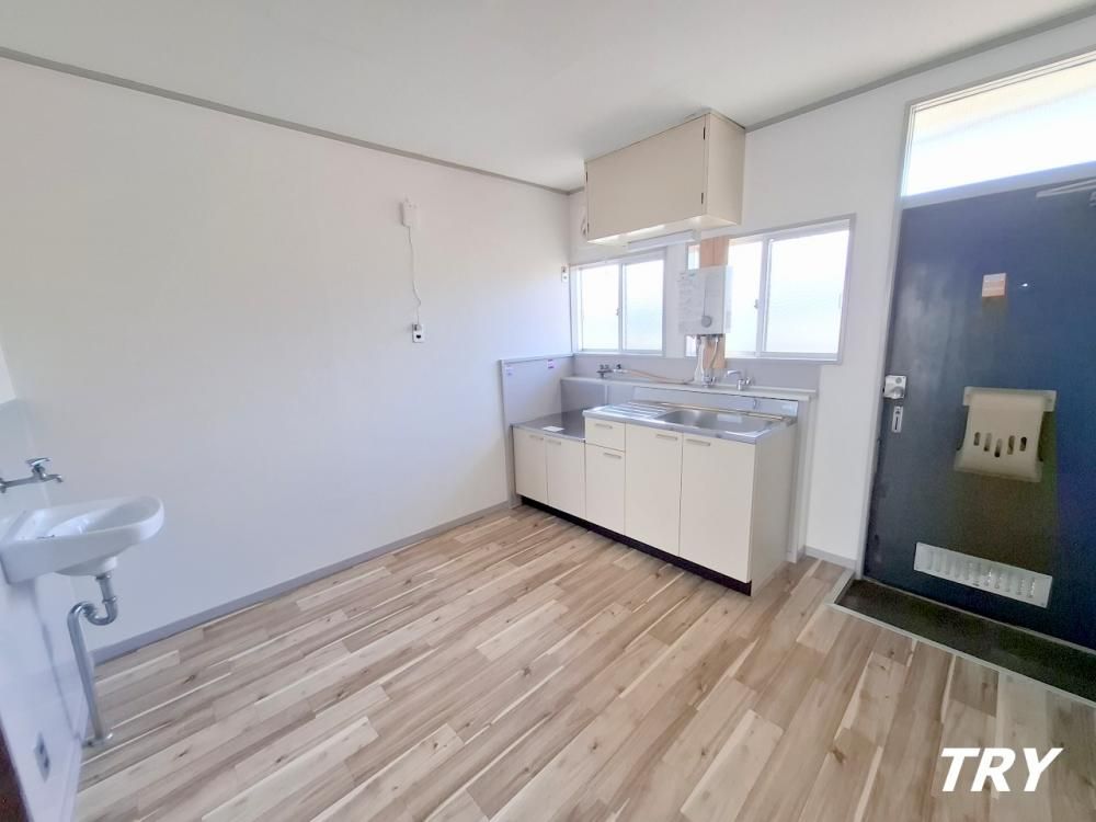 �y�����E���r���O�z�@