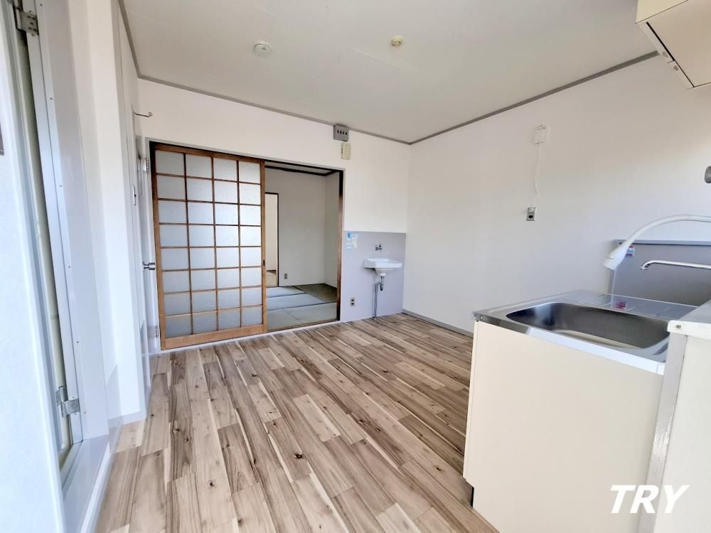 �y�����E���r���O�z�@